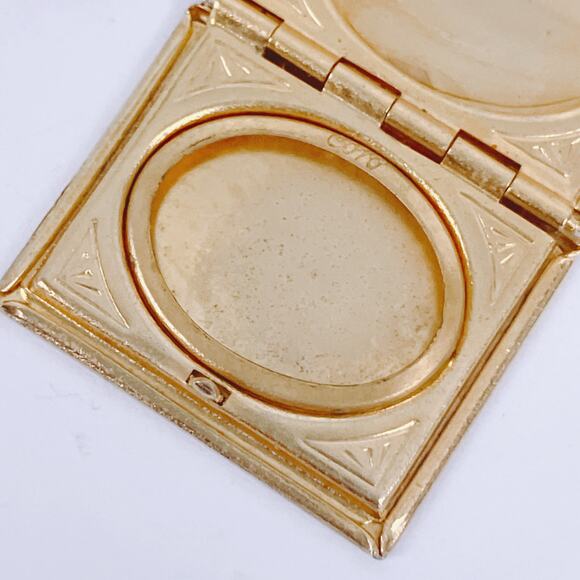 Signed Coro 1940s Gold Tone Bow Book Photo Locket Mid Century Vintage Brooch - Picture 6 of 16